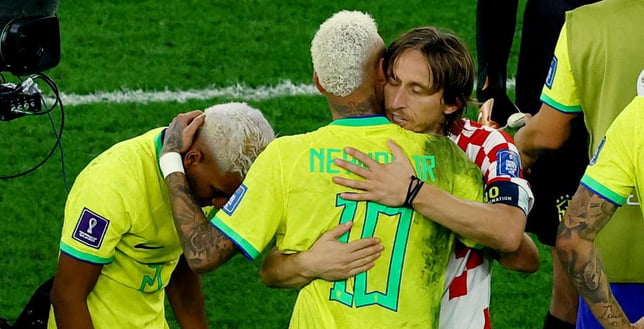 Modric console Neymar after game - 9GAG