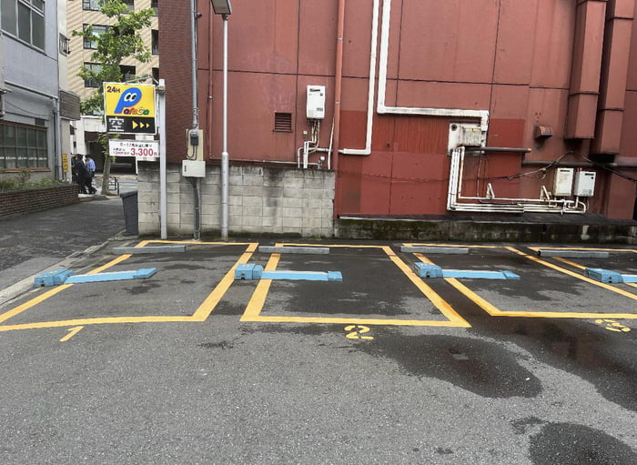 Parking lot in Japan 🥲 9GAG
