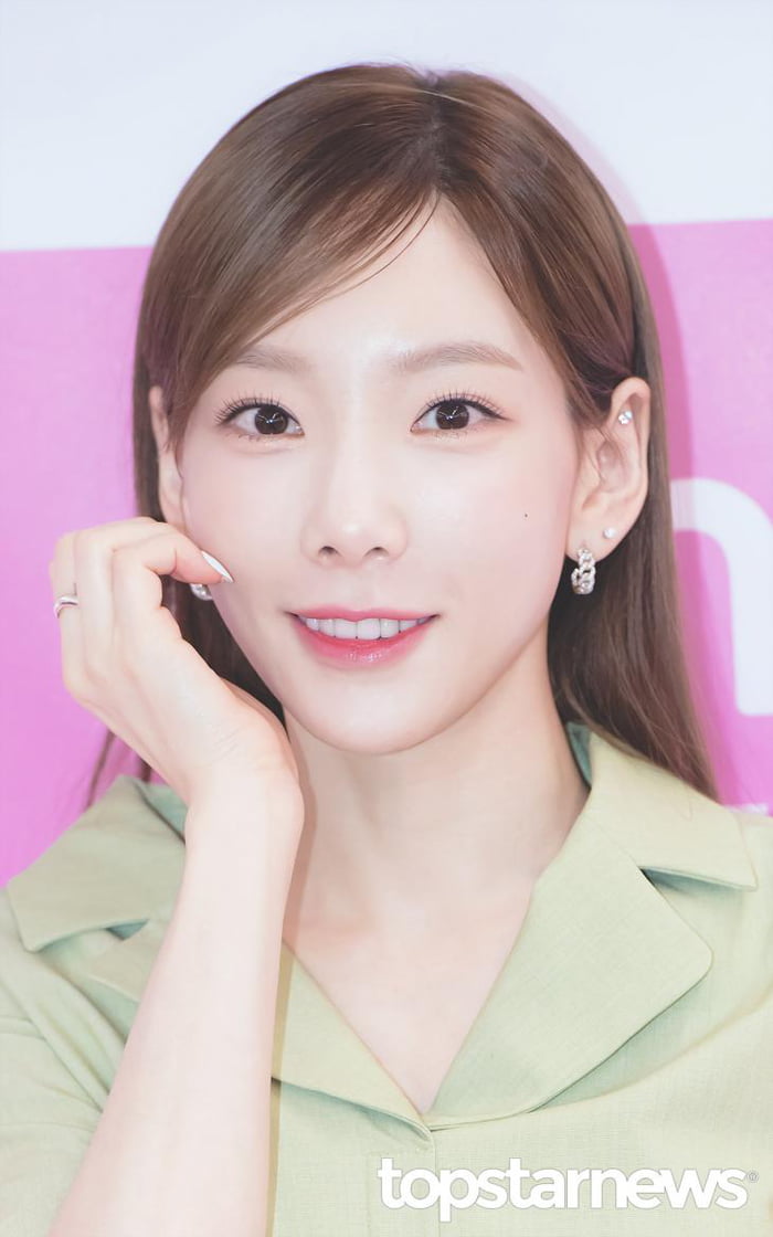 220708 TaeYeon at eZn's fan signing event - 9GAG