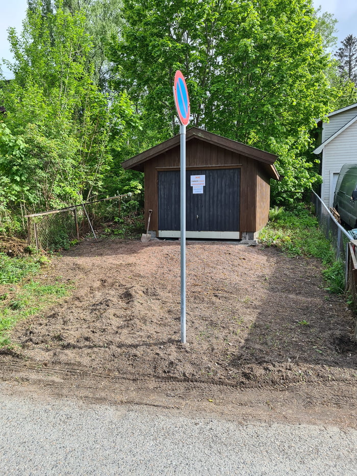 Placed The No Parking Sign Boss 9GAG Placed The No Parking Sign Boss 9GAG