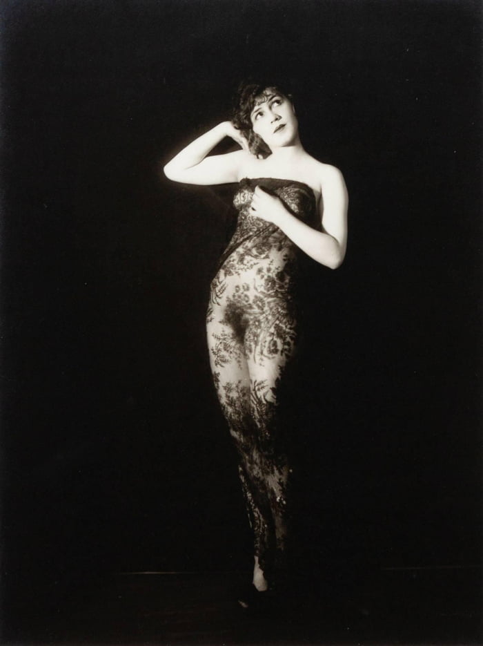 1920 Ziegfeld Girl Helen Jesmer By Alfred Cheney Johnston Helen Was