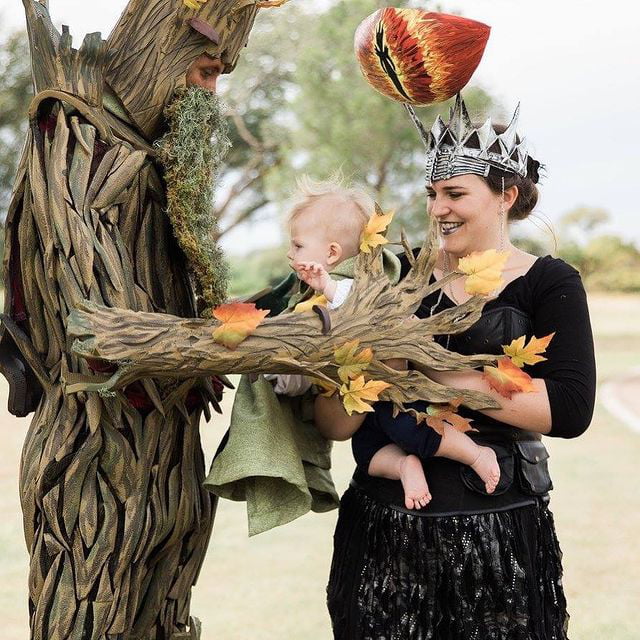 The Cosplay - Treebeard receives Hobbit - 9GAG