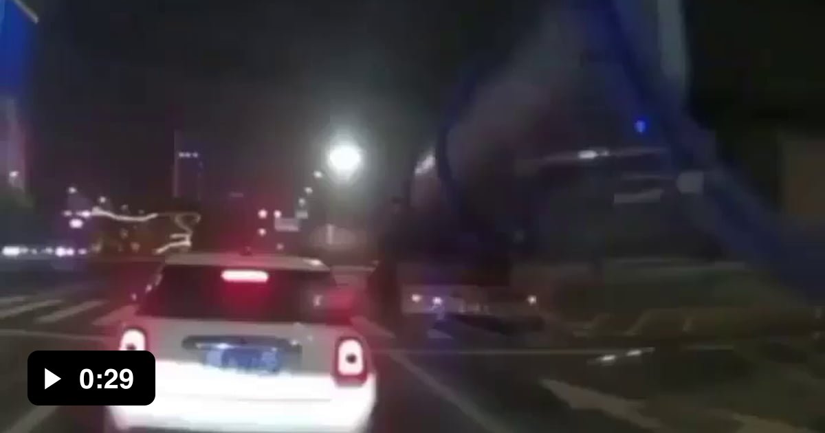 Driver shouldn't be on the road without escorts to prevent this - 9GAG