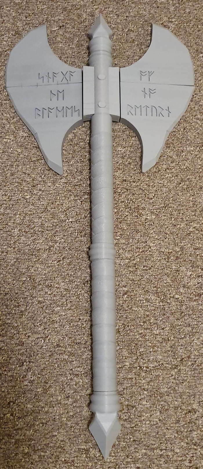 Druss the Legends Axe. British Runes give the axe its name Snaga the sender, the blades of no