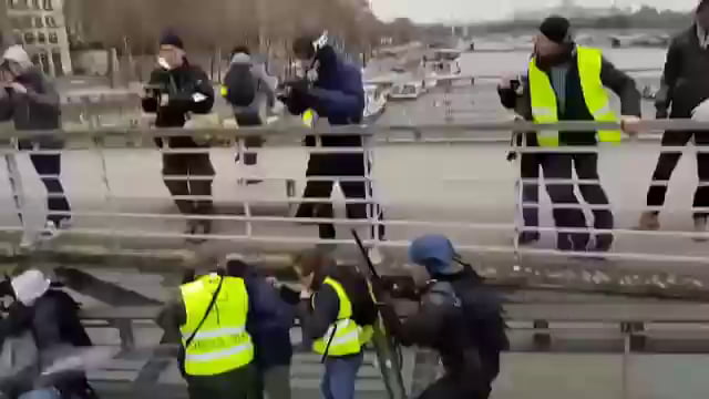 Ex French Boxe Champion Boxing A Policeman At Gilet Jaune