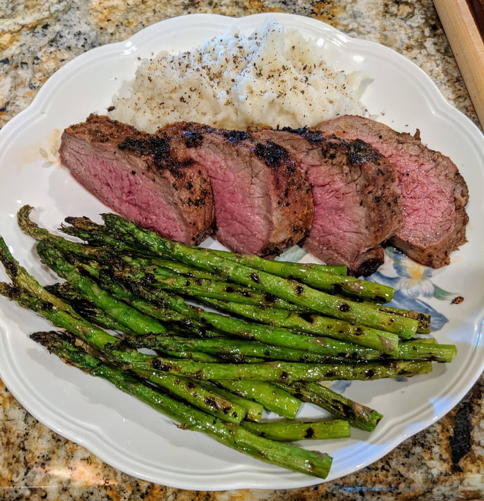 Grilled TriTip and Asparagus with Mashed Potatoes 9GAG