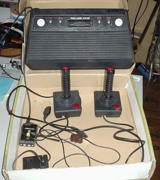 Первая консольная игра. Приставка Атари 2600. Игровая приставка Атари. Атари Рэмбо приставка. Atari 2600 Rambo.