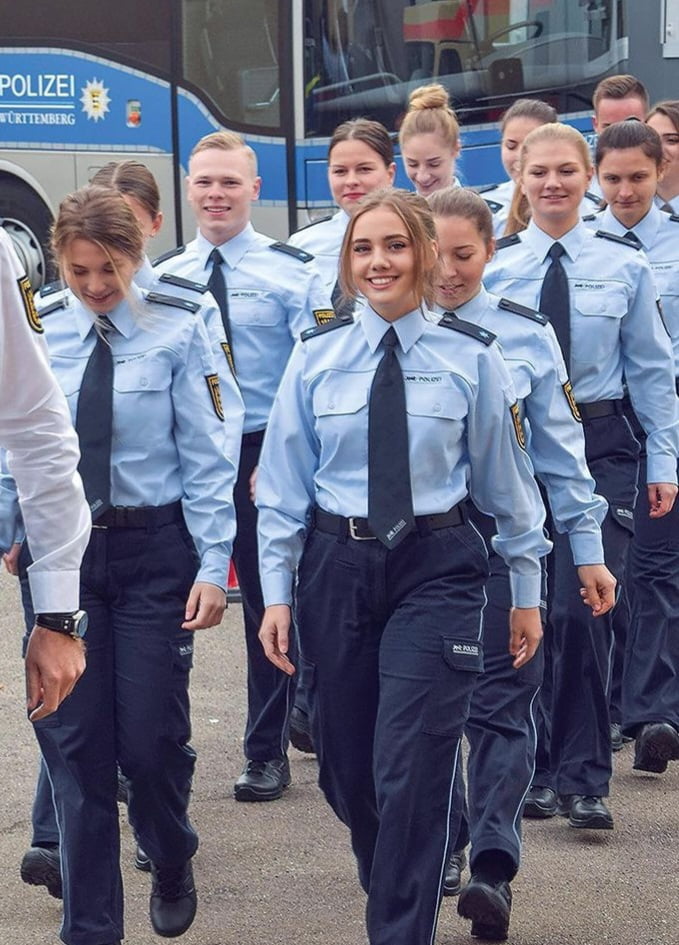 It looks like the German police is turning into a modeling agency - 9GAG