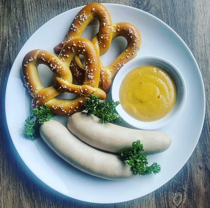 Guten Weißwurst mit süßem Senf und Brezeln! *Good morning