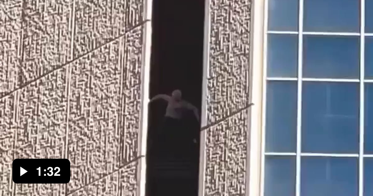 Man Climbing Chase Tower in Phoenix - 9GAG