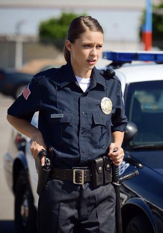 Americans have such cute female police officers - 9GAG