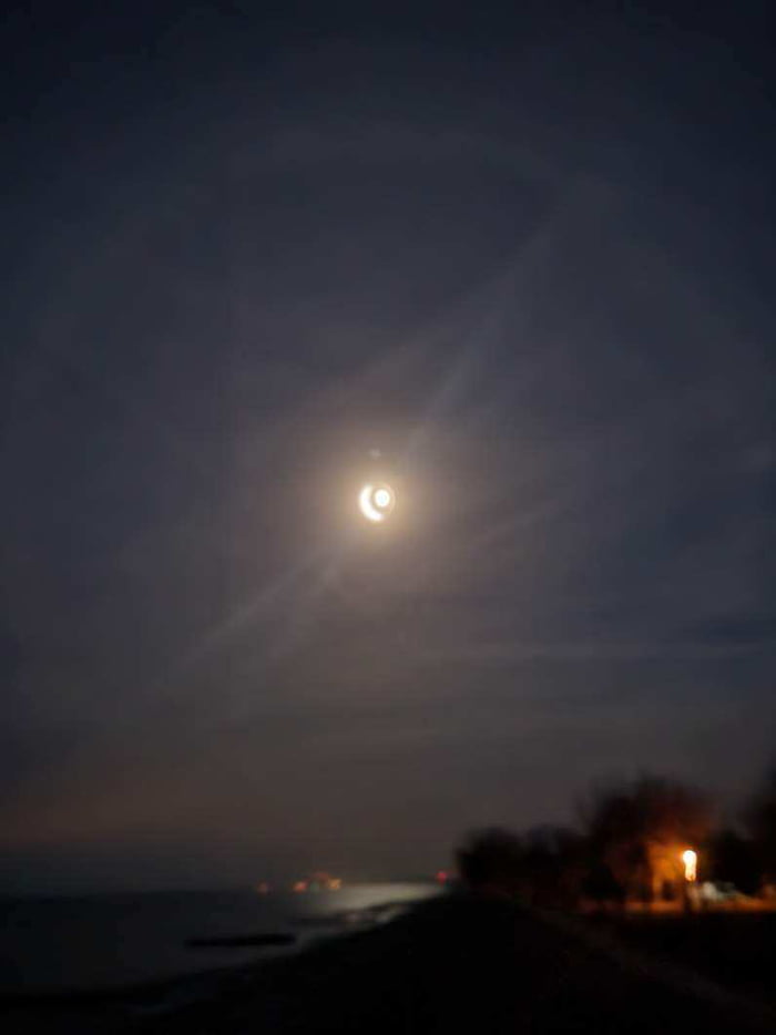something-weird-happened-in-the-night-sky-lake-erie-shores-northern