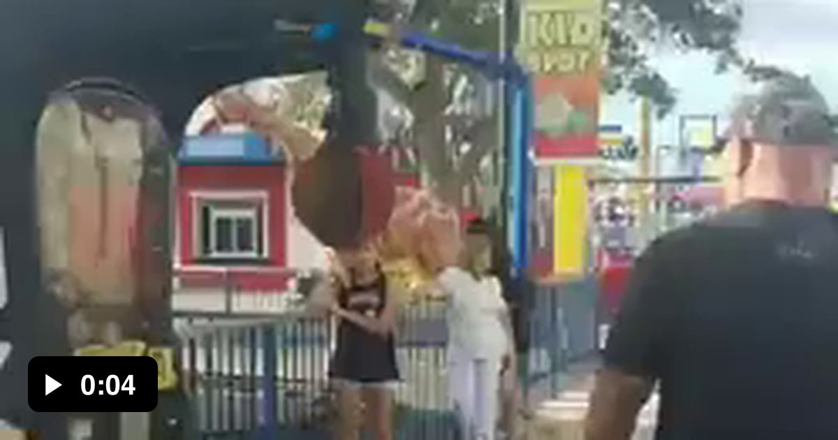 Hitting boxing punch machine full force 9GAG