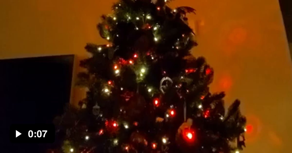 Homemade Tree Topper 👁🎄 9GAG
