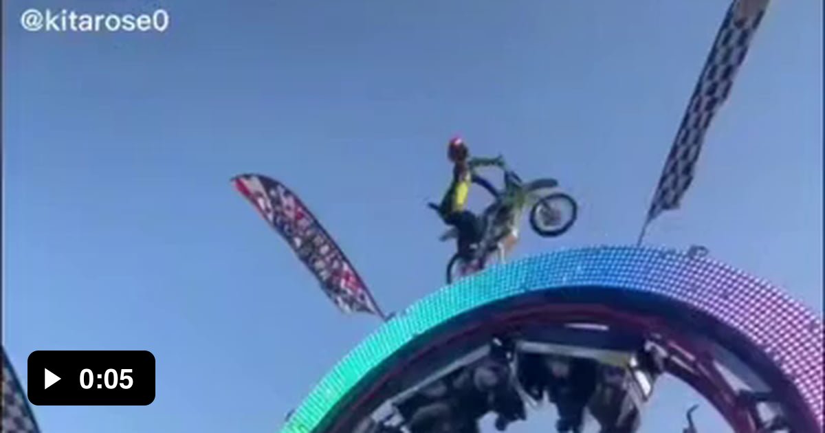 Woman being hit by roller coaster at Melbourne Show 9GAG
