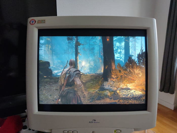 God of War on a CRT monitor at 75hz - 9GAG