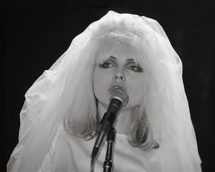 Debbie Harry performing in a wedding dress, 1977 - 9GAG