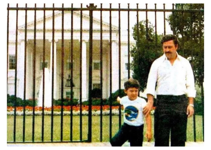 Juan Pablo Escobar in front of the white house  Pablo escobar Escobar  Don pablo escobar