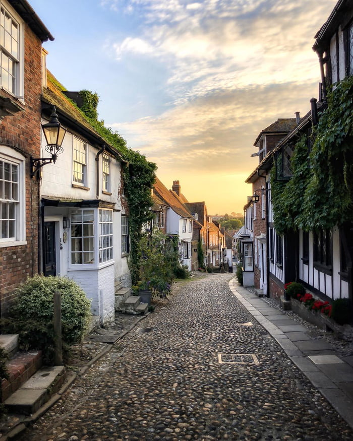 A cozy neighborhood in East Sussex, South East England - 9GAG