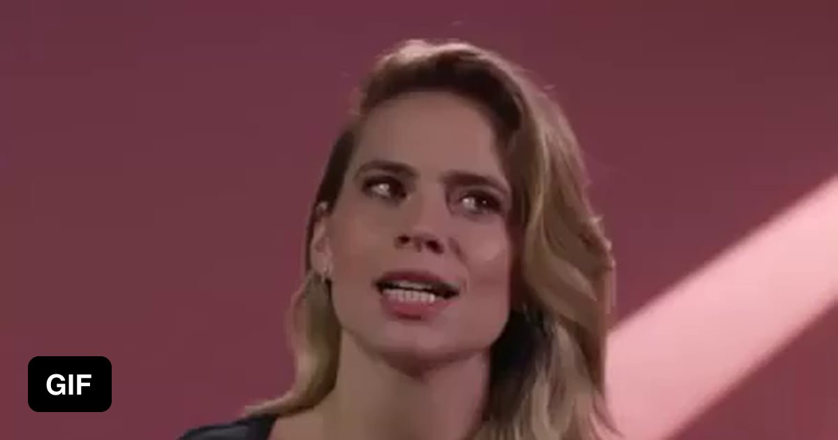 Hayley Atwell Cleavage 9GAG