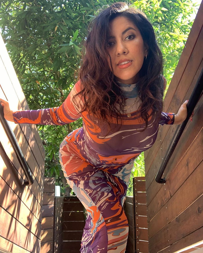 Stephanie Beatriz Aka Detective Rosa Diaz All Dressed Up Gag