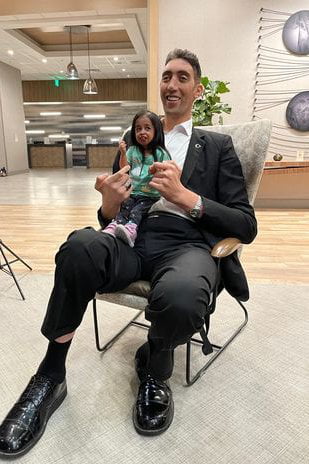 Tallest Living Man Meets Smallest Living Woman Go On You Degenerates