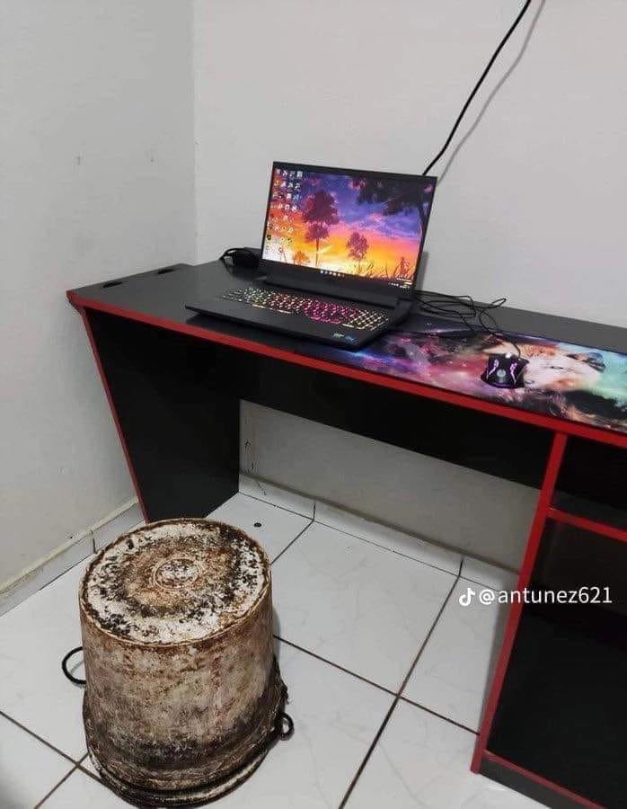 Gaming chairs are overrated 9GAG