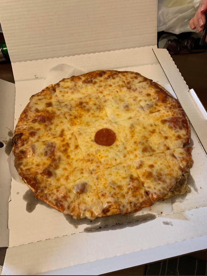 A delicious pepperoni pizza 9GAG