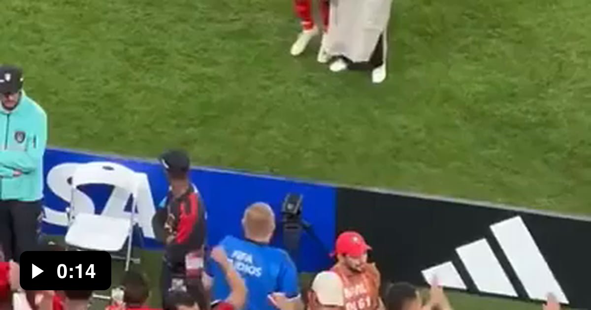 boufal-dancing-with-his-mother-after-morocco-s-win-against-portugal-9gag