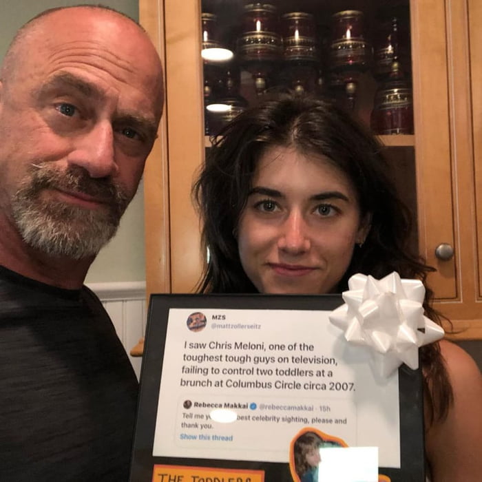 Christopher Meloni receiving a Father’s Day gift from his daughter - 9GAG