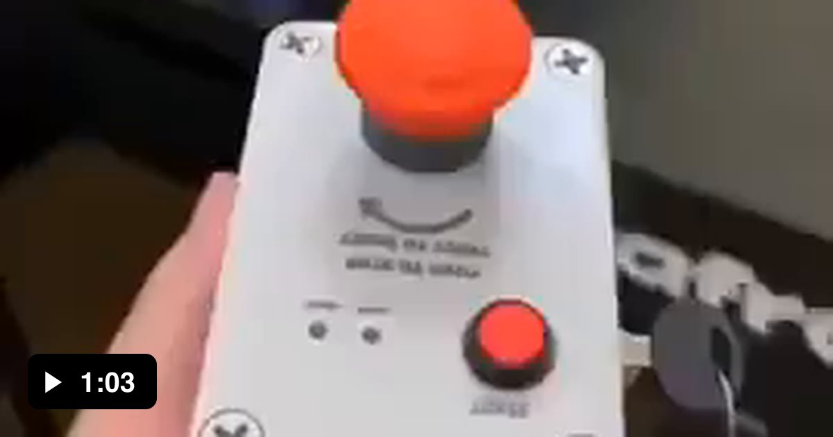 Red button - 9GAG