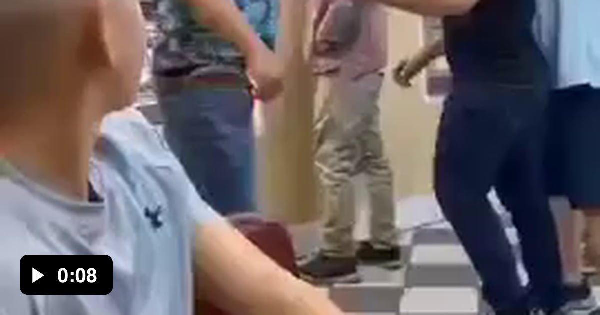 Guy gets dropped by worker at local fast food restaurant - 9GAG