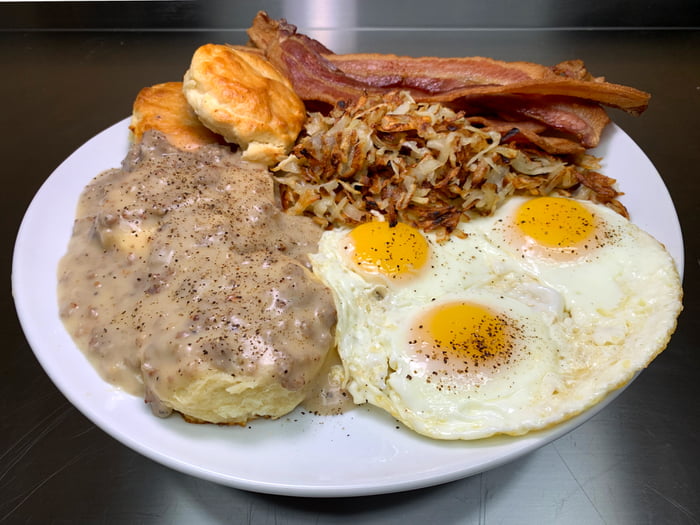 Easy Breakfast Casserole With Bacon Hashbrowns And Eggs