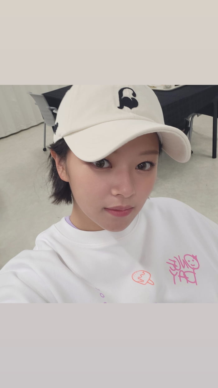 Jeongyeon Instagram Story Update Jeongyeon Selca Gag