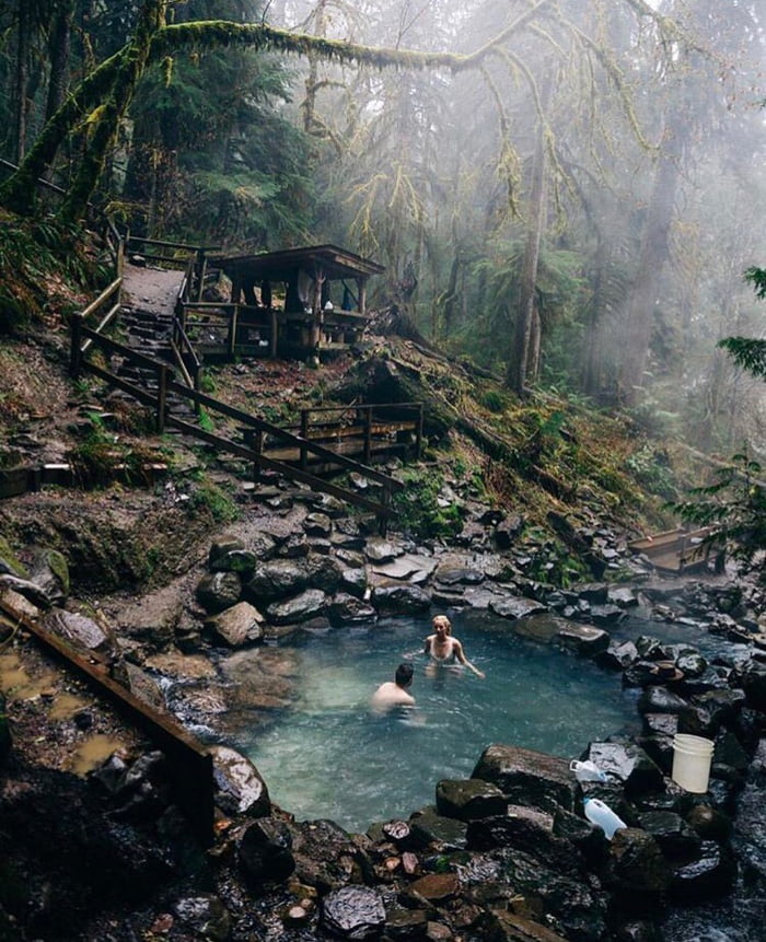 Hidden hot spring in Oregon - 9GAG