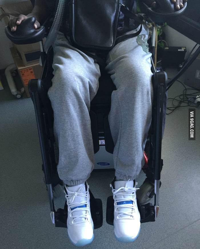 Only advantage of being wheelchair keep your Jordan shoes fresh 9GAG
