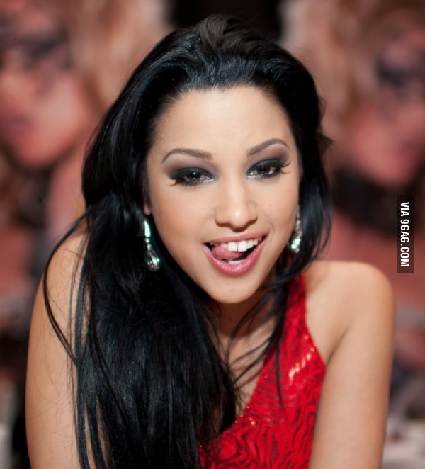 Abella Anderson Excuse While I Write An Essay 9GAG