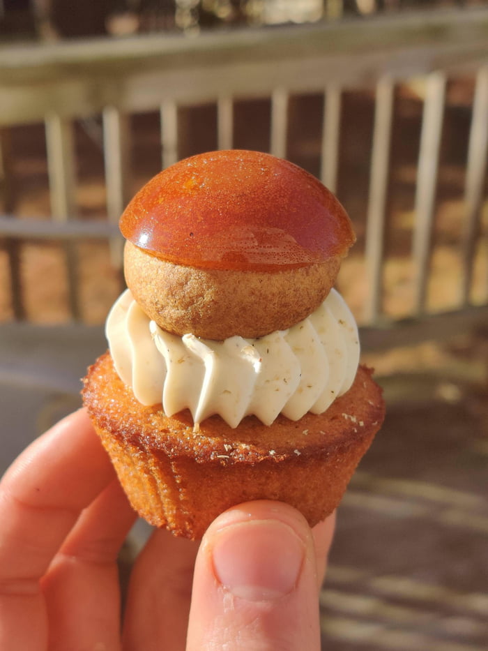 Browned butter cinnamon financier with tonka whipped ganache, tonka