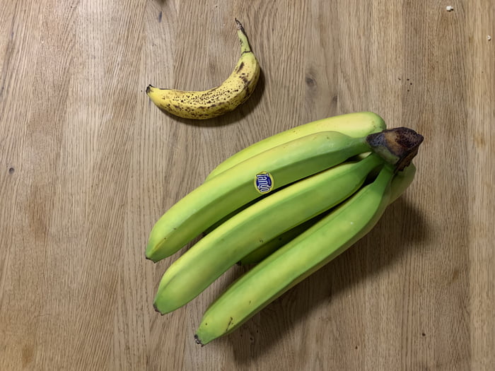 Today I bought really big bananas. Banana for scale. - 9GAG