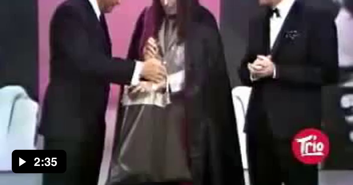 A live performance of Tiptoe Through the Tulips by Tiny Tim. [2:35] - 9GAG