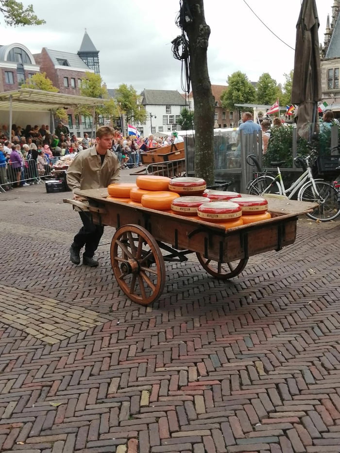 Cheese market in Alkmaar, Netherlands. 9GAG