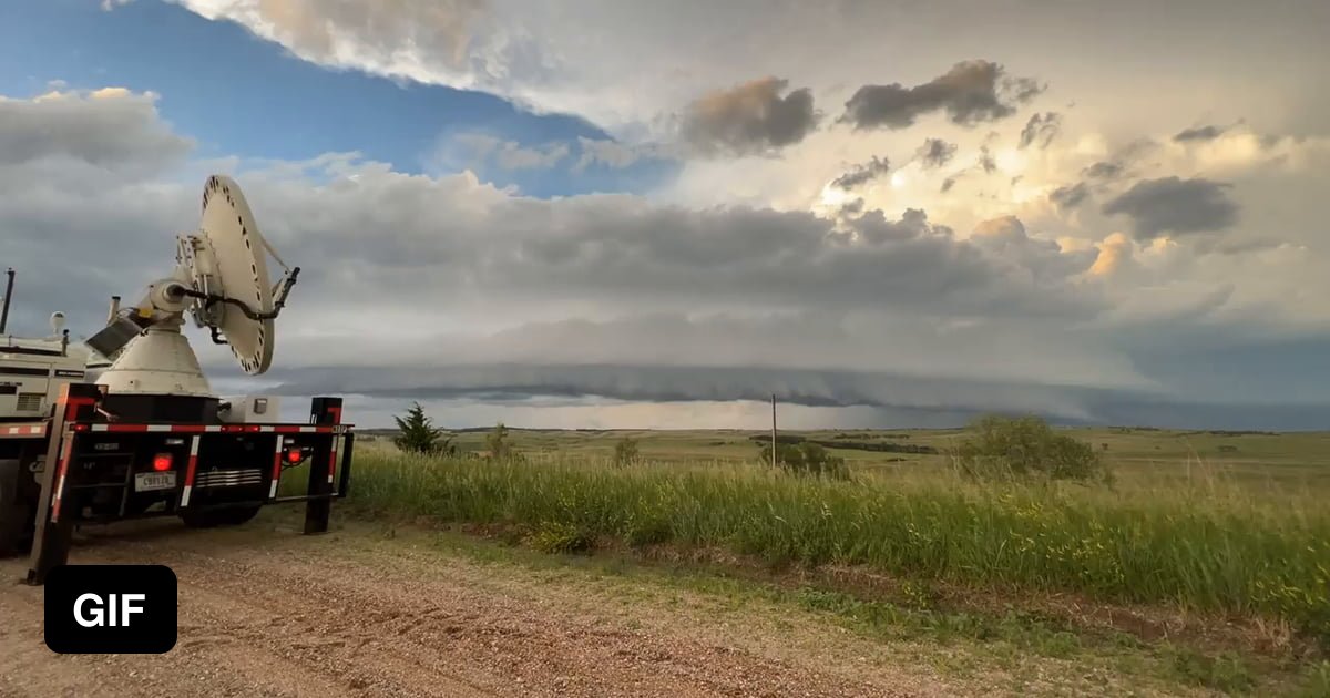 Mobile radar scanning storms in Nebraska yesterday 9GAG