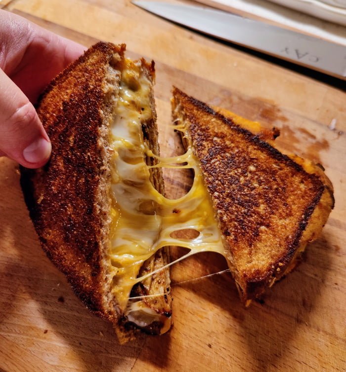 Smoked cheddar and gruyere grilled cheese - 9GAG