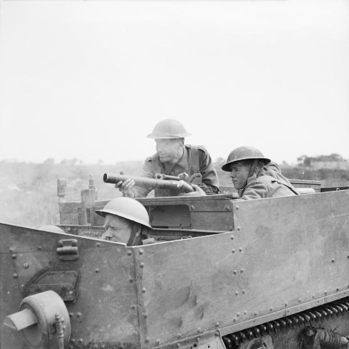 Universal Carrier and crew of UK 2nd Sherwood Foresters regiment, Anzio ...