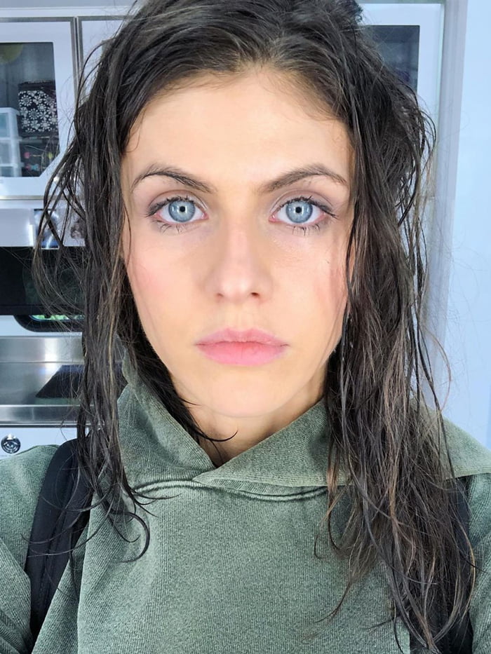 Alexandra Daddario (new IG post) 9GAG