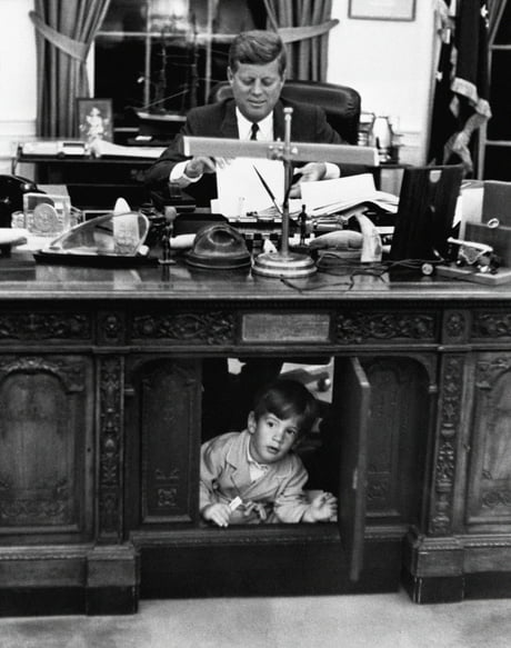 John F Kennedy Jr Under The Resolute Desk 1963 9gag