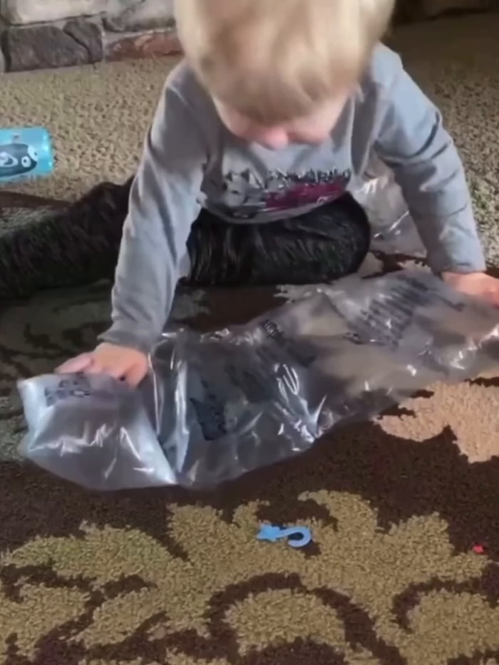 The correct way to pop bubble wrap 9GAG