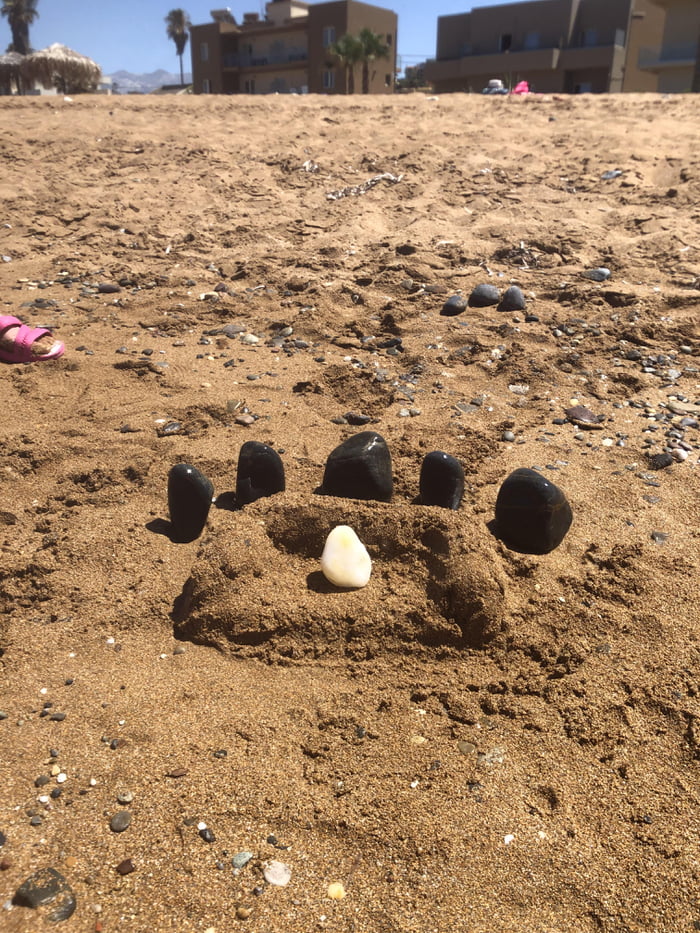 Made this on the beach - 9GAG