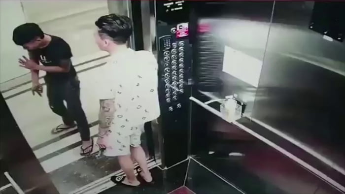 What could go wrong transporting a glass panel with elevator