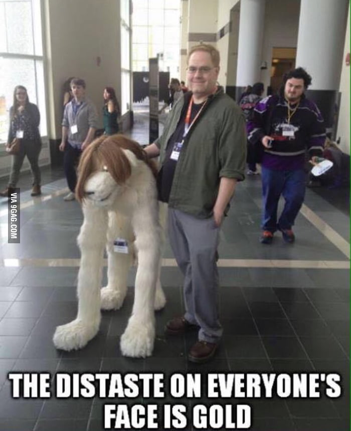Cosplay doing wrong, so wrong! - 9GAG